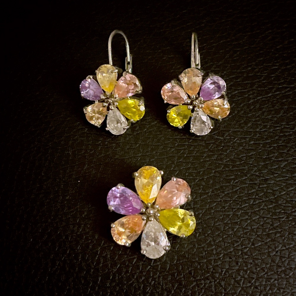 Gorgeous Vintage set of earrings & pendant - Sold as is - Multicolor stones